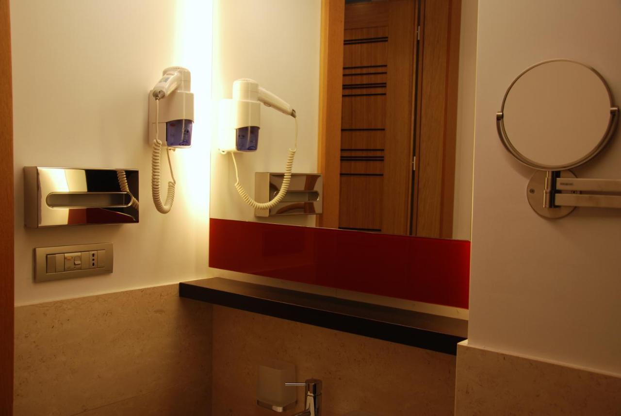 Sea Art Hotel Vado Ligure Eksteriør bilde