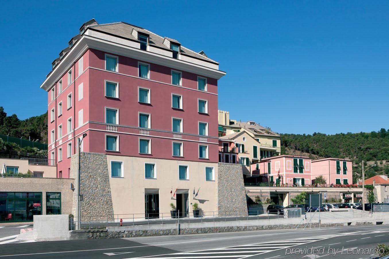 Sea Art Hotel Vado Ligure Eksteriør bilde